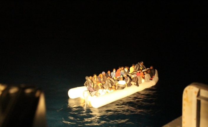 MSB: "NATO Daimi Deniz Görev Grubu-2 Görev Birliği-1’de (SNMG-2 TU 01) görevli TCG Karaburun tarafından 28 Temmuz’da Midilli Adası doğusunda tespit edilen bottaki 26 düzensiz göçmen, Sahil Güvenlik Komutanlığı unsurlarınca kurtarıldı."