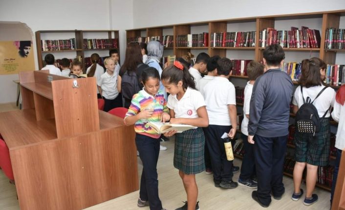 Nadir Nadi Kütüphanesi, havuz ve spor salonunun çalışma saatlerine düzenleme