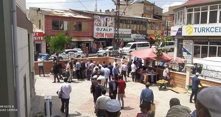 Özalp’te Ayasofya-i Kebir Cami-i Şerifi’nin ibate açılması münasebetiyle lokma dağıtıldı