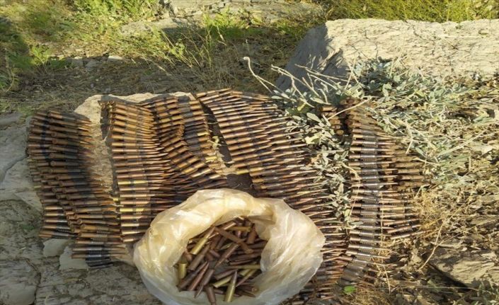 Pençe-Kaplan Operasyonu’nda EYP ve mühimmat deposu olarak kullanılan mağara ve sığınaklar ele geçirildi