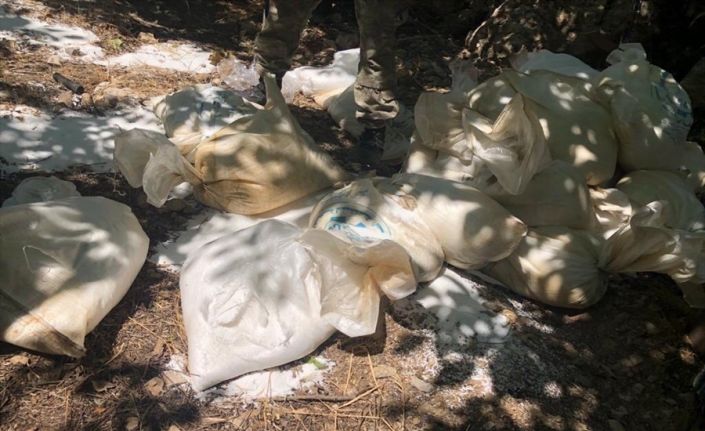 Pençe-Kaplan’da PKK’ya ait çok sayıda mühimmat ve malzeme imha edildi