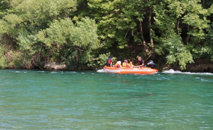 Piknik yaparken suda mahsur kaldılar