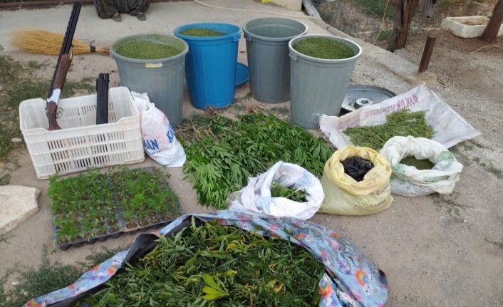 Polisten foto kapanlı uyuşturucu operasyonu: 2 kişi tutuklandı