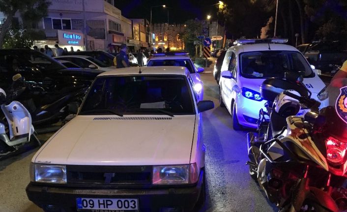 Polisten kaçan alkollü sürücü, polise çarptı