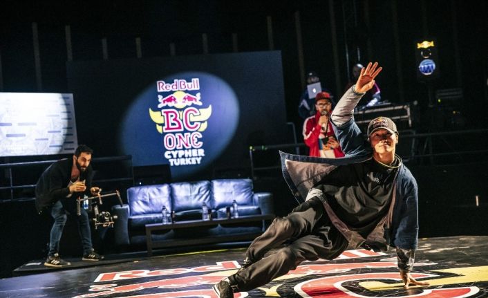 Red Bull BC One E-Battle ile breakdans arenasını hareketlendiriyor