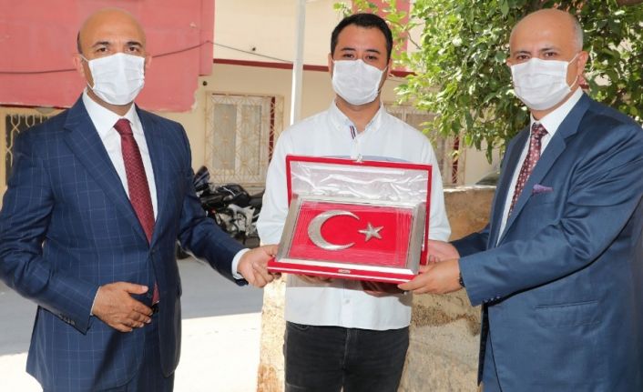 Rektör Prof. Dr. Çamsarı, 15 Temmuz gazisi Onur Can Kuş’u ziyaret etti