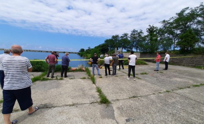 Rize’de denizde kalp krizi geçiren emekli okul müdürü hayatını kaybetti