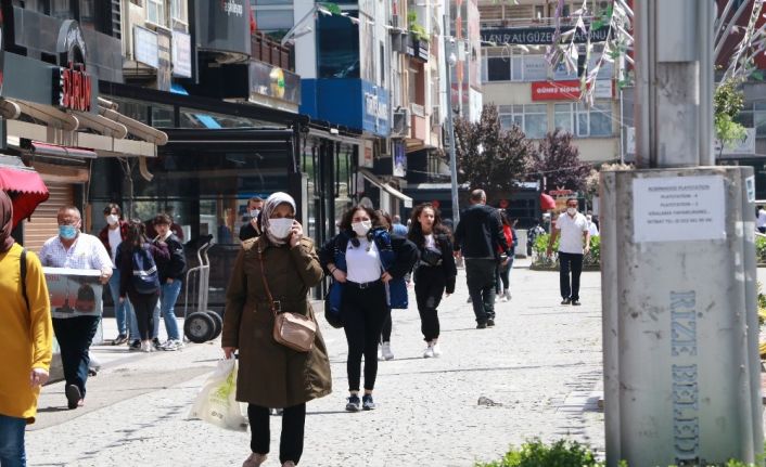 Rize’de maskesiz sokağa çıkan 570 kişiye para cezası uygulandı