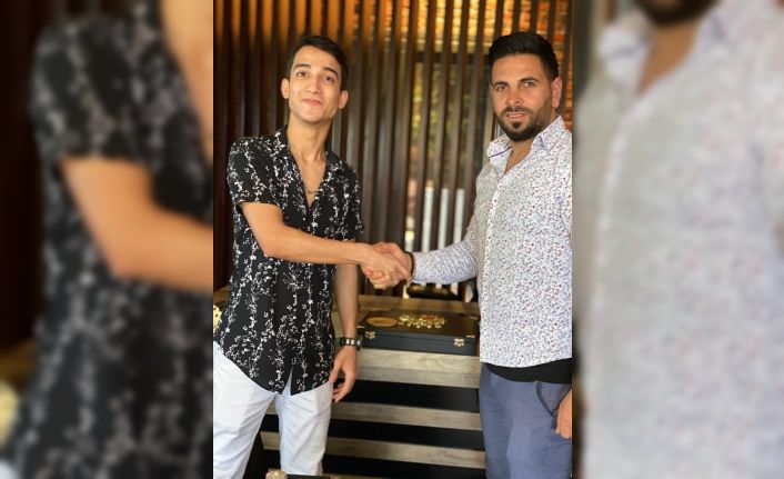 Şahin Kendirci’nin yeni klibine Adanalı işadamı Nusret Bulut sponsor oldu