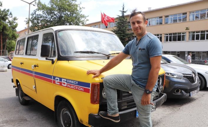 Samsunlu fizik öğretmeni kitap bağışı için şarkı yaptı:"Bize her yer F=ma"