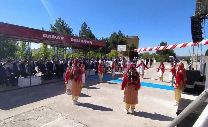 Şiddet gören kadınlar için milyonluk atlı terapi merkezi