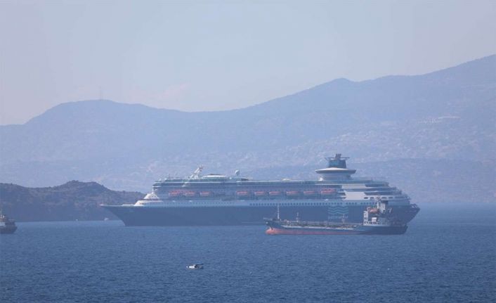 Tamamlandığında dünyanın en büyüğü idi, şimdi söküm için sıra bekliyor