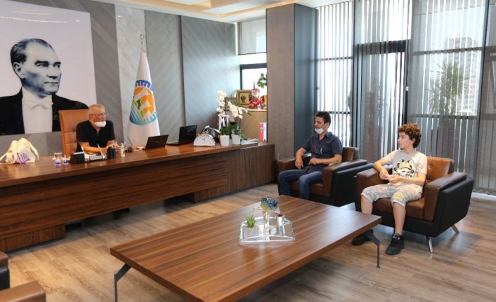 Tarhan: "Ülkemizin aydınlık geleceği için gençlerin eğitimini önemsiyoruz"