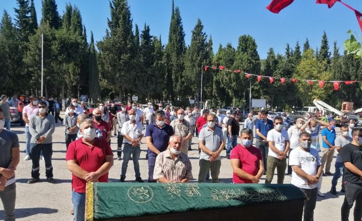 Taş motorunu tamir etmek isterken ölen 4 çocuk babası defnedildi