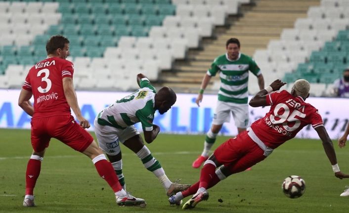 TFF 1. Lig Play-Off Yarı Final: Bursaspor: 0 - Adana Demirspor: 0 (İlk yarı sonucu)