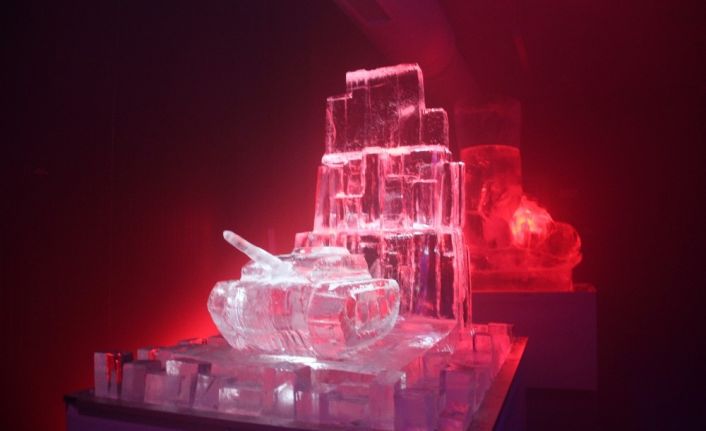 Türkiye’nin tek buz müzesinde görkemli “15 Temmuz” sergisi göz kamaştırıyor