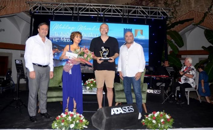 Ünlü tiyatrocu Levent Üzümcü, “ Ay Işığı Sohbetleri ve Müzik “ etkinliğine konuk oldu