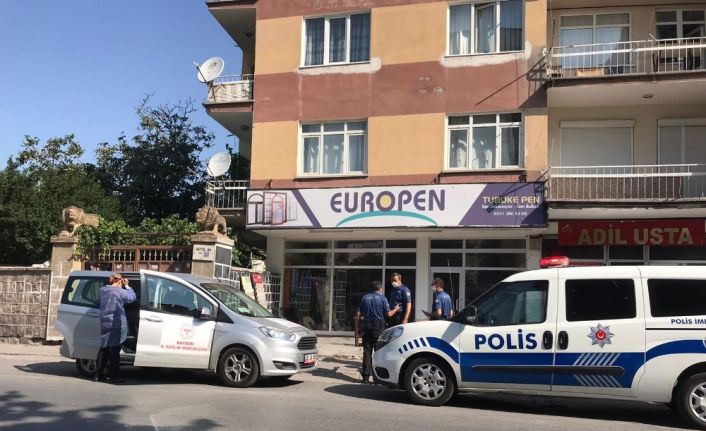 Yabancı uyruklu adam yatağında ölü bulundu