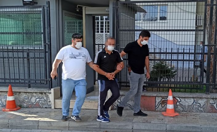 Yüksek sesle konuştuğu için kendisini uyaran şahsı 5 yerinden bıçaklayan şüpheli yakalandı