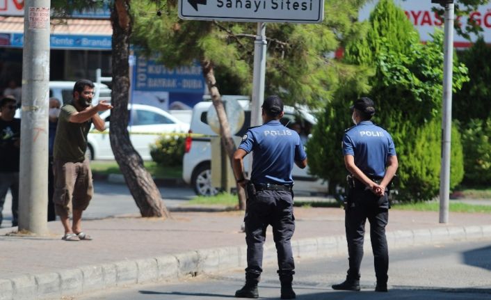 2 yıl önce oda başkanını silahla vurduğu oda binası önünde bıçaklı eylem yaptı
