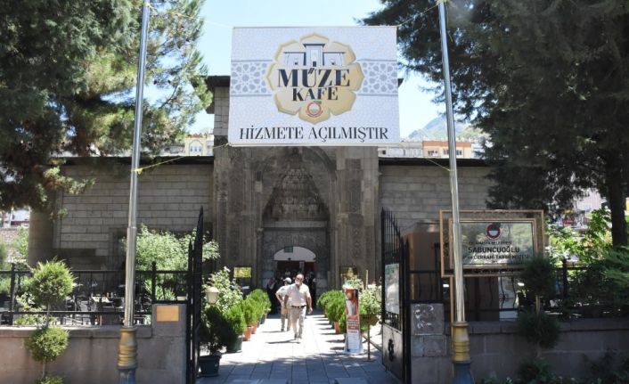 700 yıllık tarihi mekan hem müze hem de kafe olarak hizmet veriyor