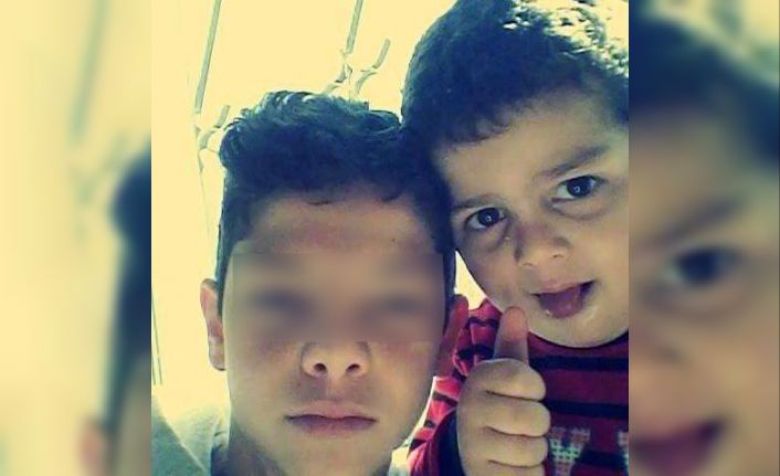 8 yaşındaki kardeşini öldürdüğünü, polis merkezine giderek itiraf etti