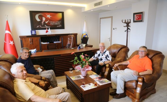 A Milli Futbol Takımı Teknik Direktörü Şenol Güneş, Avrasya Üniversitesi’ni ziyaret etti