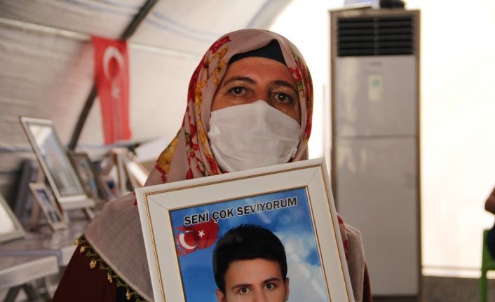 Aileler evlatlarını PKK terör örgütünden almak için direnişlerini sürdürüyor
