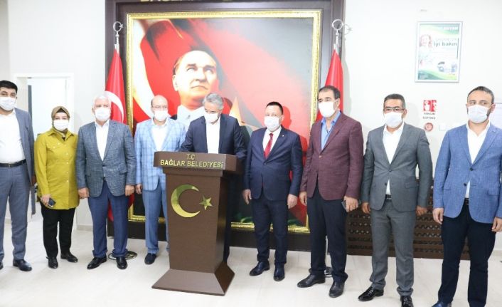 AK Parti Yerel yönetimler Başkan Yardımcısı Yanılmaz, Ak Partili yerel yöneticilerle bir araya geldi