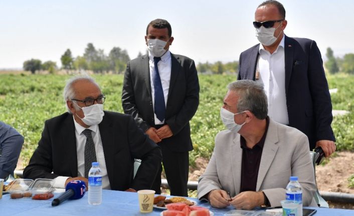 Ankara Büyükşehir Belediye Başkanı Yavaş sulu tarım projesi için çiftçilerle buluştu