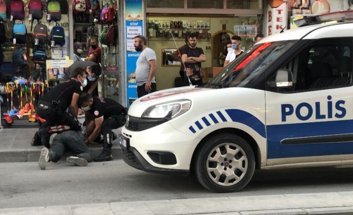 Aracını yol ortasında bırakıp kaçmaya çalışan alkollü şahıs gözaltına alındı