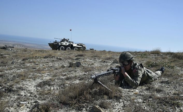 Azerbaycan-Türkiye ortak askeri tatbikatları zırhlı birliklerle devam ediyor