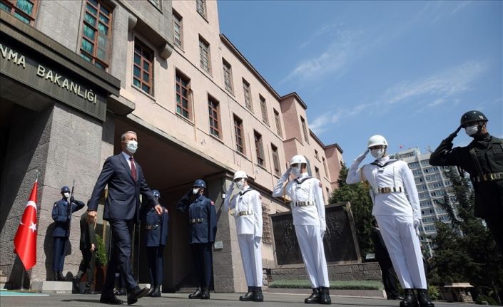 Bakan Akar, Senegal Silahlı Kuvvetler Bakanı Kaba ile bir araya geldi