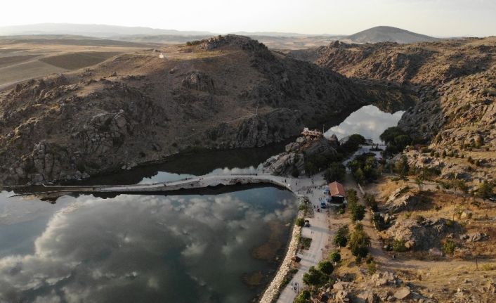 Bayram tatilinde ‘Tarihi Çeşnigir Köprüsü’ne ziyaretçi ilgisi