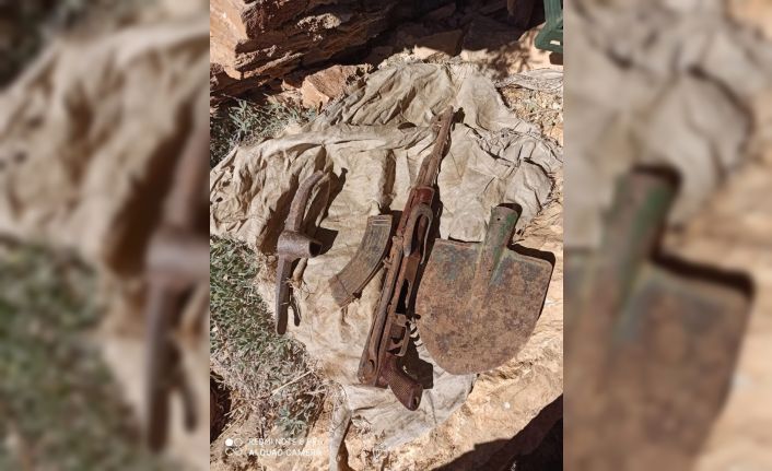 Bitlis’te araziye gömülü Kalaşnikof bulundu