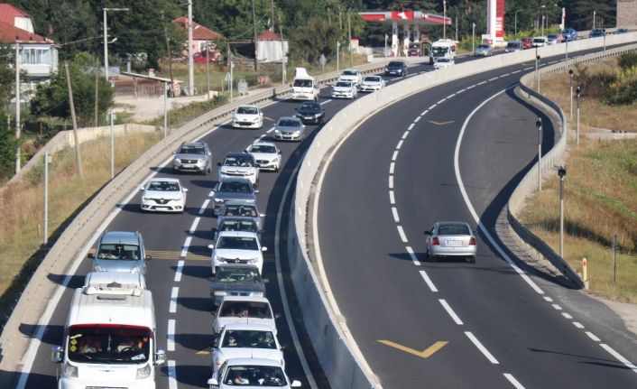 Bolu Dağı Tüneli’nden bayram tatili boyunca 621 bin 736 araç geçti