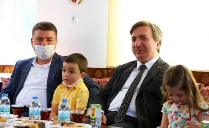 Çocuk evleri koordinasyon merkezinde bayram sevinci