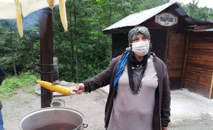 Cumhurbaşkanı Erdoğan’ın Ayder yolunda durarak mısır aldığı Rizeli Emine Çolak ve ailesi o anları anlattı