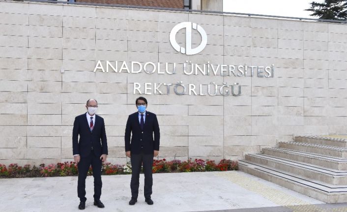 Cumhurbaşkanlığı İnsan Kaynakları Ofisi Başkanı Doç. Dr. Atay’dan, Rektör Erdal’a hayırlı olsun ziyareti