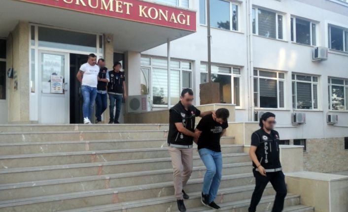 Denizli’de kaçakçılar polisten kaçamadı