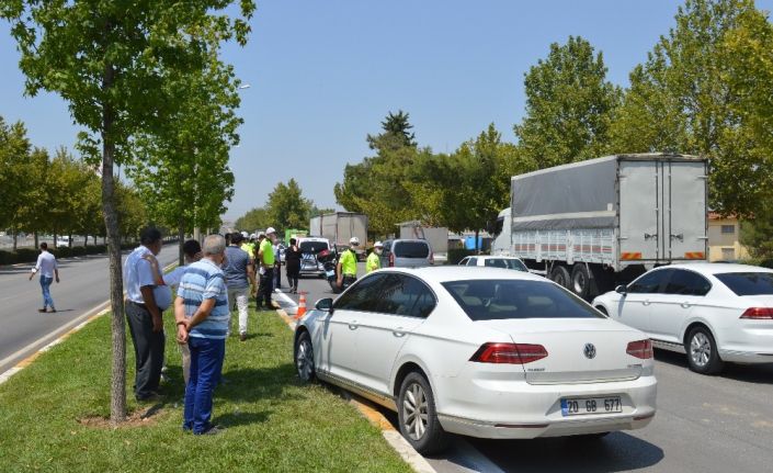 Direksiyon hakimiyetini kaybeden sürücünün neden olduğu kazada 5 araç birbirine girdi
