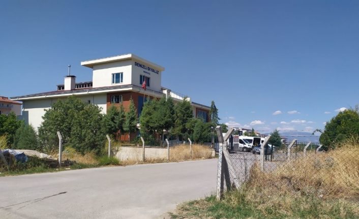 Diyaliz merkezi önünde eski eşi tarafından bıçaklanan kadın hayatını kaybetti