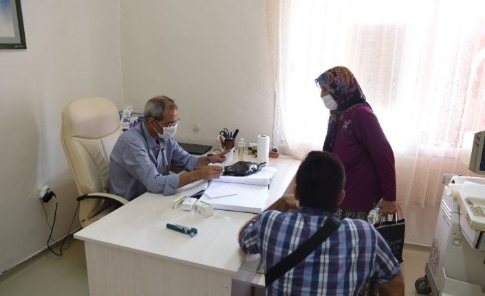 Doktor Başkan, halkın sağlık sorunlarını dinlemeye devam ediyor