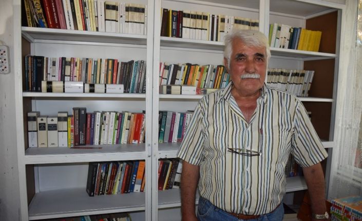 Emekli eğitim müfettişi, gençler okuma alışkanlığı kazansın diye 76 yaşında kütüphane kurdu