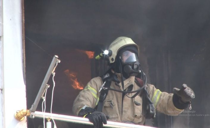 Esenyurt’ta yangın paniği: 4 kişi kurtarıldı