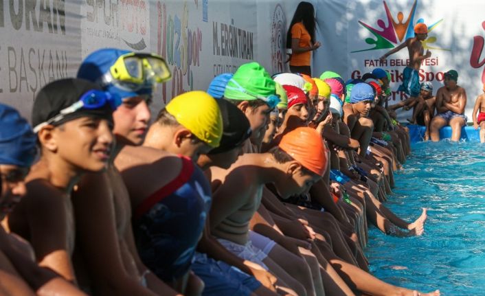 Gençlik ve Spor Bakanlığı’ndan 19 kente portatif yüzme havuzu