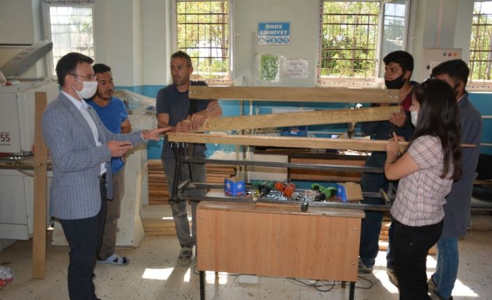 Güroymak meslek lisesi öğrencileri hem üretiyor hem de harçlıklarını kazanıyor