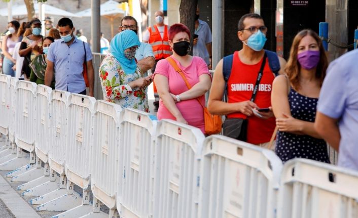 İspanya’da son 24 saatte 3 bin 829 kişide korona tespit edildi