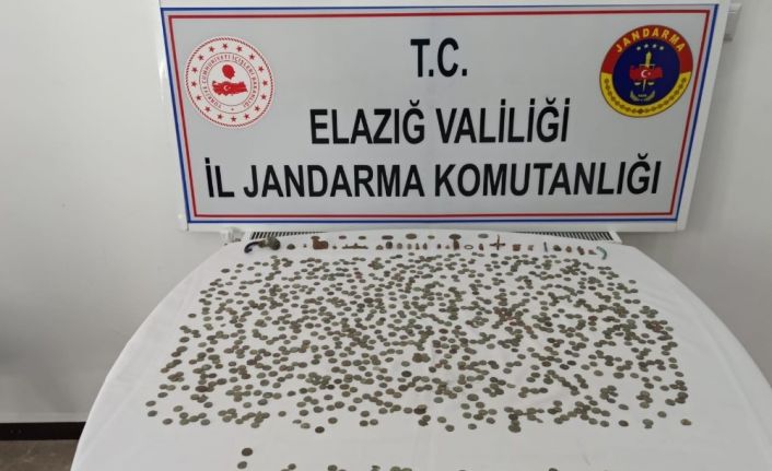Jandarma alıcı kılığına girdi, Roma dönemine ait bin 188 adet tarihi eser ele geçirildi