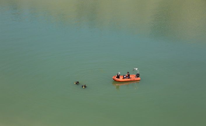 Kayıp Gülistan, baraj gölünde didik didik aranıyor